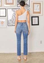 Load image into Gallery viewer, SLIM STRAIGHT JEANS
