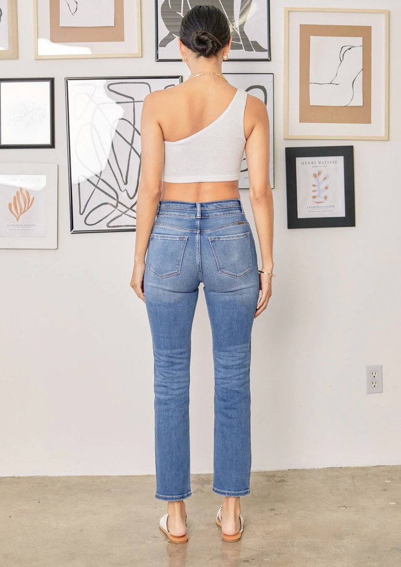 SLIM STRAIGHT JEANS